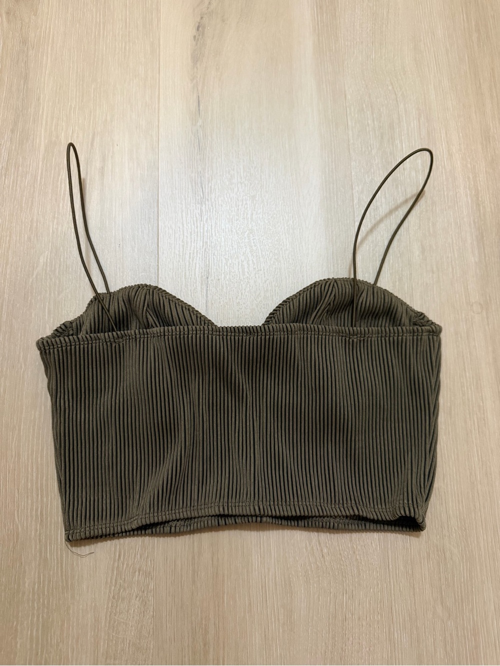Pretty Little Thing - Ribbed Crop Top - Picture 3 of 3